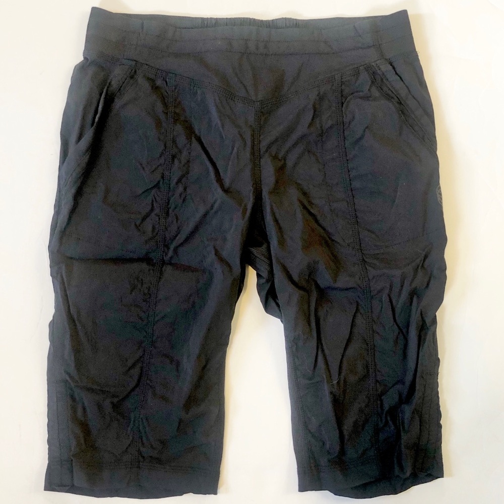 Indyena Women’s Viajar Bremuda Short Black size M
